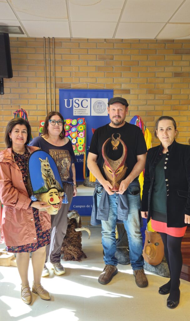 In the picture, USC professors Marta Veiga Izaguirre and Elena Freire Paz, Pilar Panero García with a Felo de Maceda (Orense, Galicia) and Xosé Manuel Seixas with a Boes mask (Ottana, Sardinia).